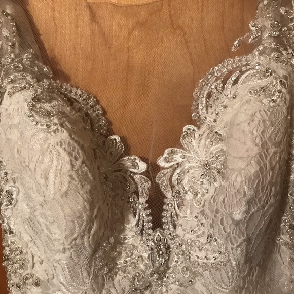 Ivory and lace wedding gown!!!! ONLY WORN ONCE!!!! - Picture 4 of 5